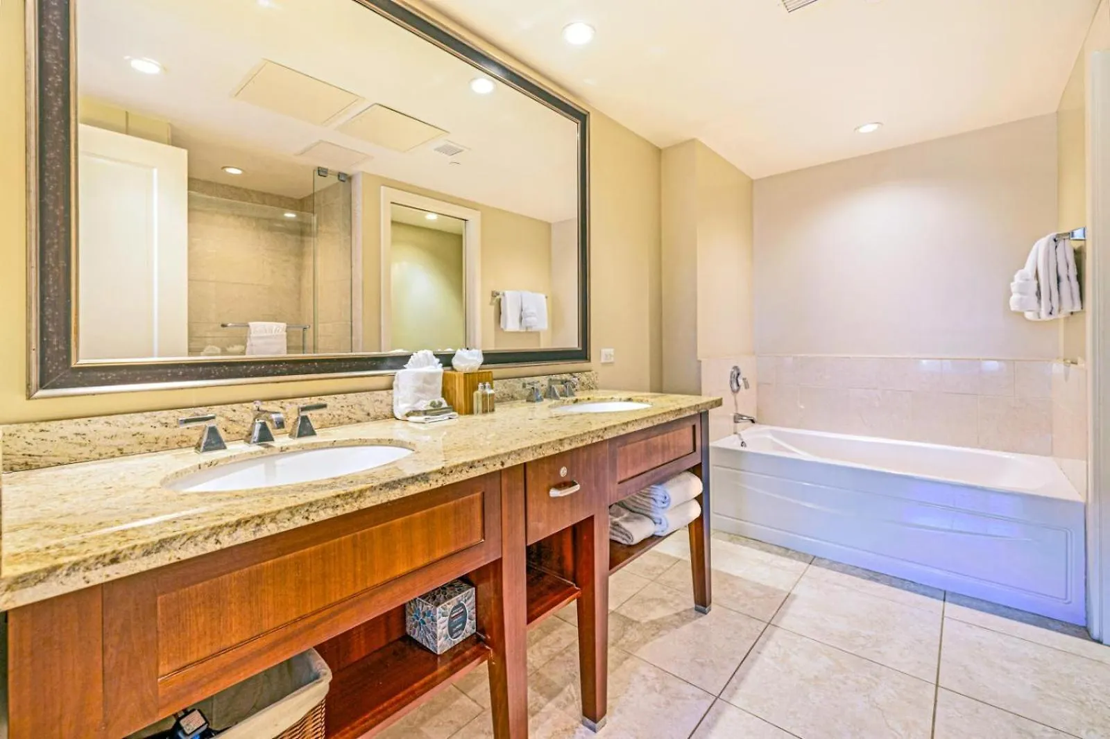 Kbm Resorts Free Car Honua Kai Hokulani Ocean View 2Bedroom Condo Hkh-348 Stunning Ocean Views Kaanapali United States